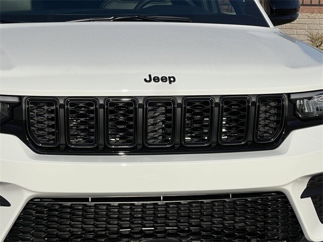 2025 Jeep Grand Cherokee Altitude photo 2