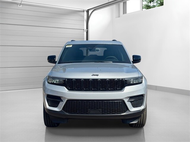 2025 Jeep Grand Cherokee Altitude X photo 2
