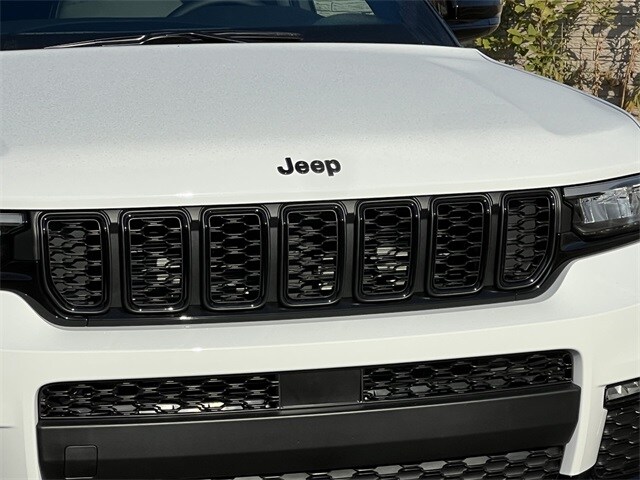 2025 Jeep Grand Cherokee Limited photo 2