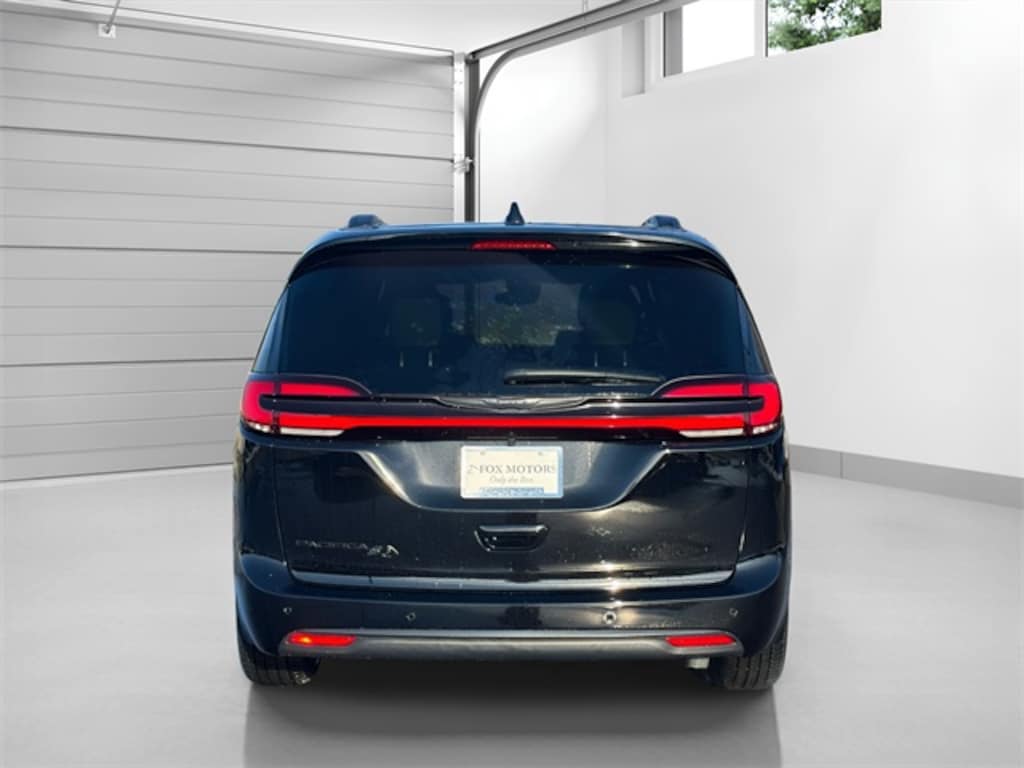 New 2026 Chrysler Pacifica SELECT Passenger Van