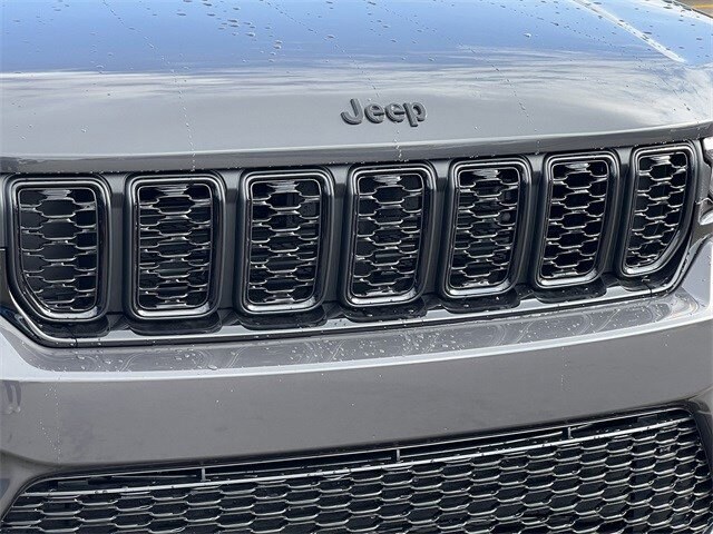 2025 Jeep Grand Cherokee Limited photo 4