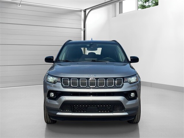 2022 Jeep Compass Limited photo 2