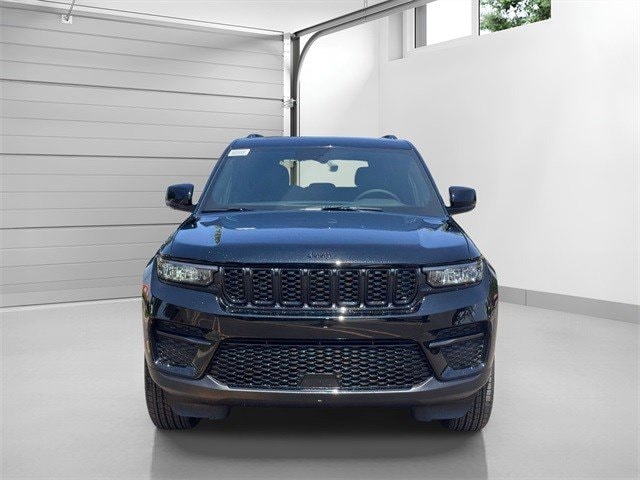 Used 2025 Jeep Grand Cherokee Altitude with VIN 1C4RJHAG7SC333974 for sale in Southfield, MI