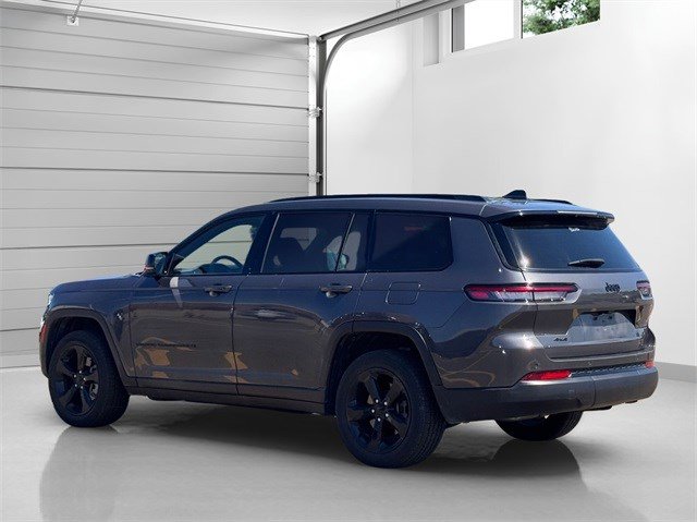 2023 Jeep Grand Cherokee Altitude photo 3