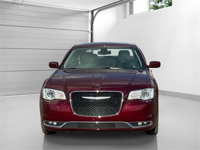 2016 Chrysler 300 Limited photo 2