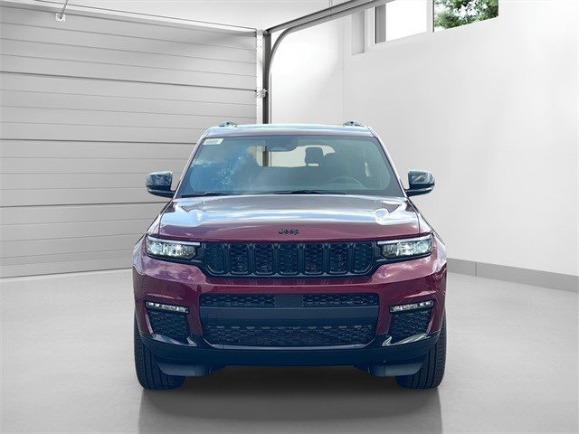 2025 Jeep Grand Cherokee Limited photo 2