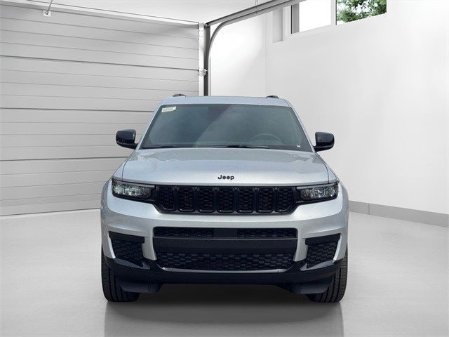 Used 2025 Jeep Grand Cherokee L Altitude with VIN 1C4RJKAG5S8682728 for sale in Southfield, MI
