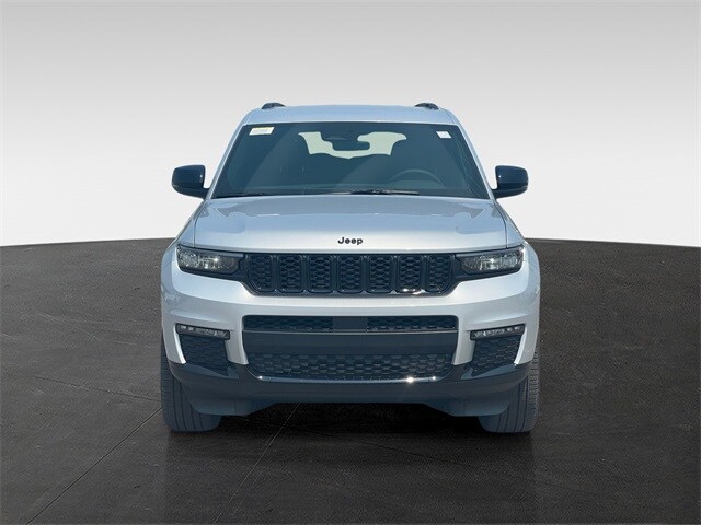 2025 Jeep Grand Cherokee Limited photo 2