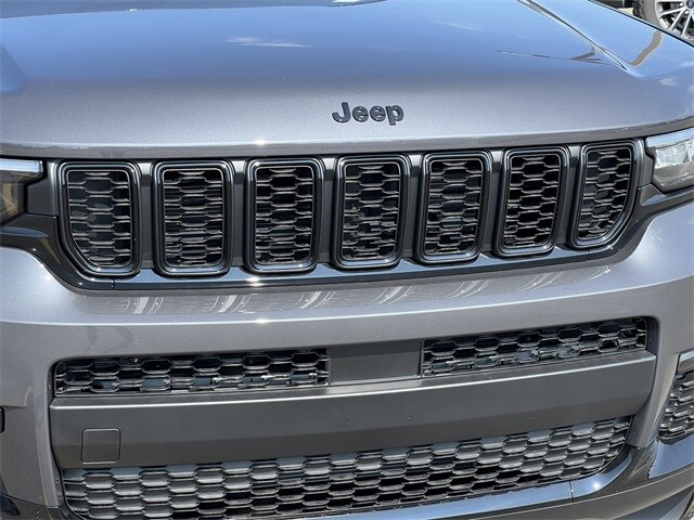 2025 Jeep Grand Cherokee Limited photo 4