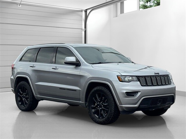 2021 Jeep Grand Cherokee Laredo X photo 3