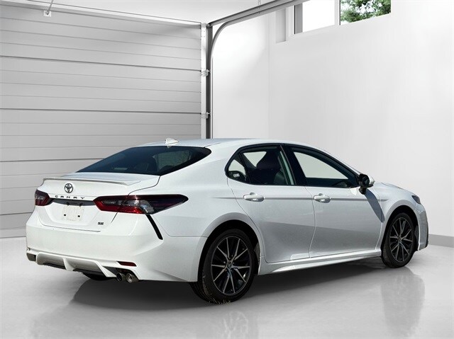 2022 Toyota Camry SE photo 4