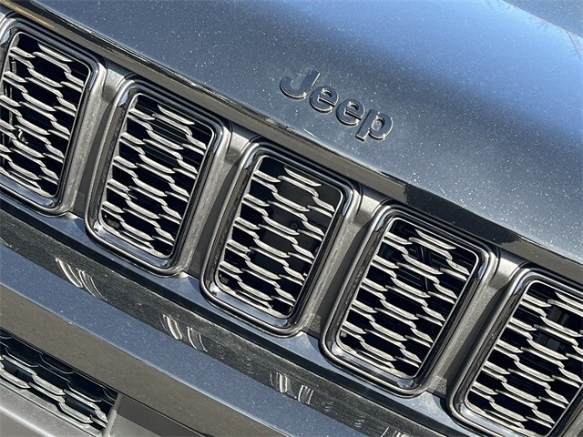 2025 Jeep Grand Cherokee Limited photo 4