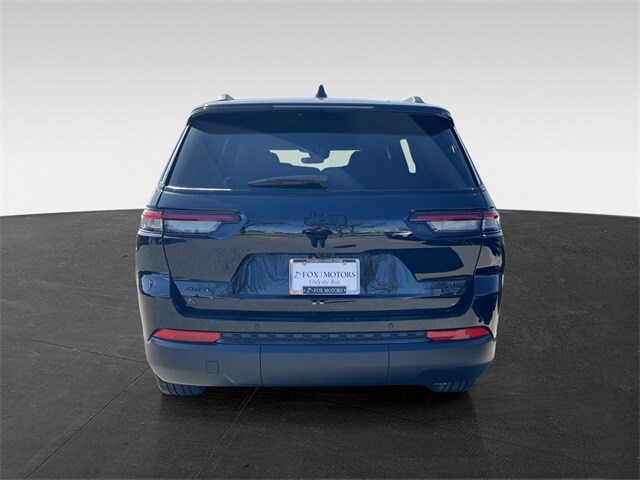 2025 Jeep Grand Cherokee Limited photo 3