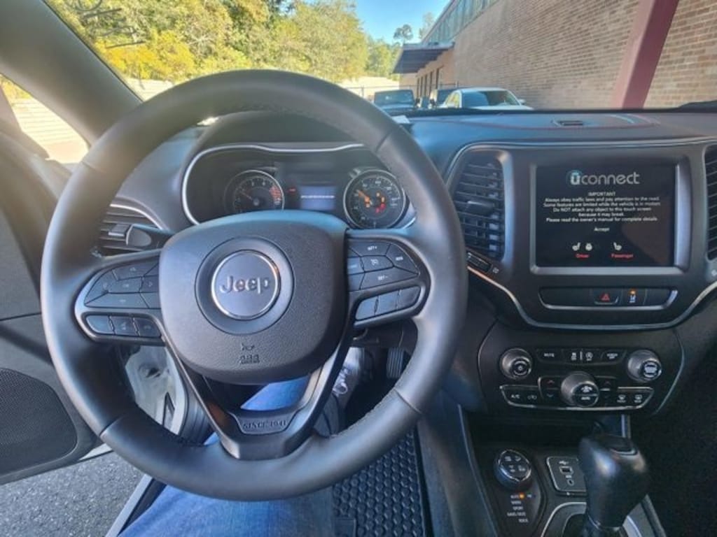 Used 2022 Jeep Cherokee Trailhawk SUV