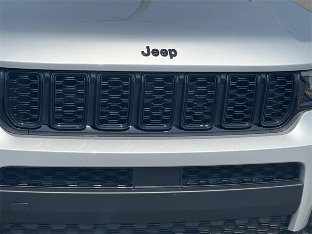 2025 Jeep Grand Cherokee Limited photo 4