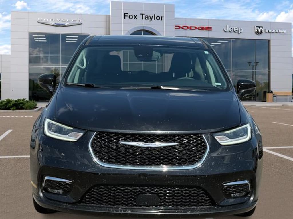 Certified 2024 Chrysler Pacifica Touring L Minivan/Van