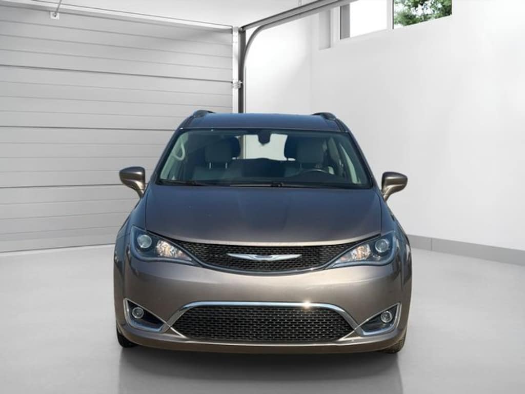 Used 2018 Chrysler Pacifica Touring L Plus Minivan/Van