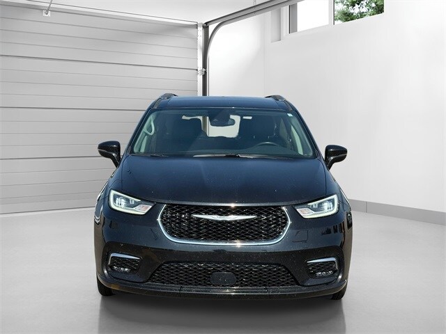 2021 Chrysler Pacifica Touring L photo 2