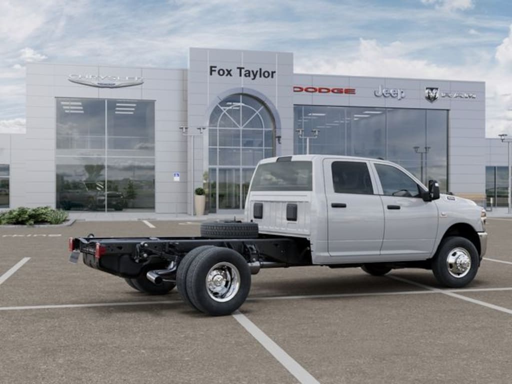 New 2026 Ram 3500 TRADESMAN CREW CAB CHASSIS 4X4 60' CA Pickup
