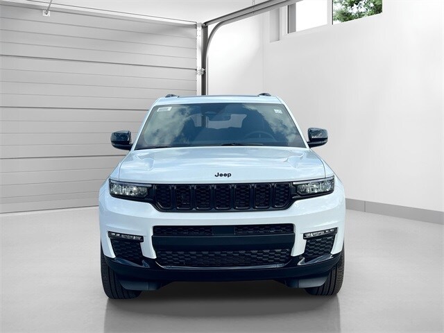 2025 Jeep Grand Cherokee Limited photo 2