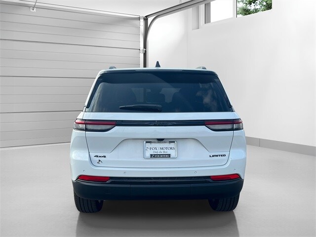 2025 Jeep Grand Cherokee Limited photo 3