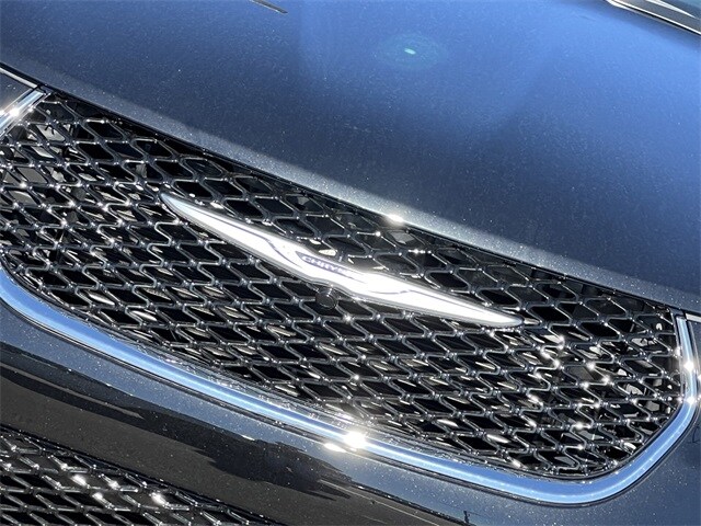 2026 Chrysler Pacifica photo 4