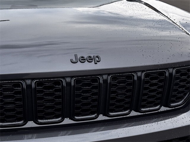 2025 Jeep Grand Cherokee Limited photo 4