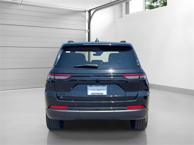 2025 Jeep Grand Cherokee Altitude photo 3