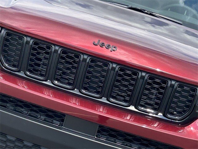2025 Jeep Grand Cherokee Limited photo 4