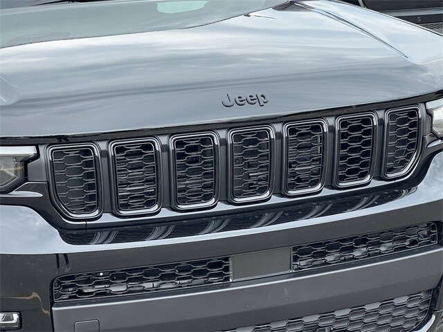 2025 Jeep Grand Cherokee Limited photo 4
