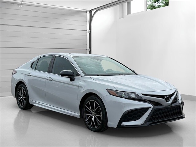 2023 Toyota Camry SE photo 3
