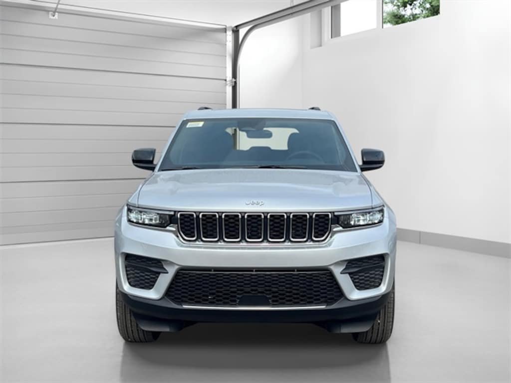 New 2025 Jeep Grand Cherokee LAREDO X 4X4 Sport Utility