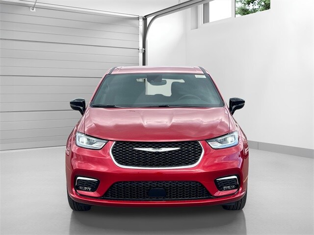 2026 Chrysler Pacifica photo 2