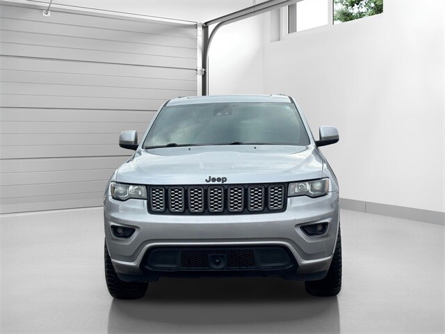 2021 Jeep Grand Cherokee Laredo X photo 2