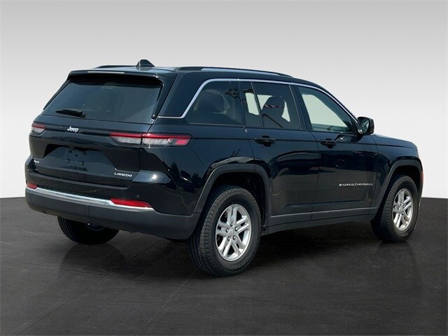 2023 Jeep Grand Cherokee Laredo photo 4