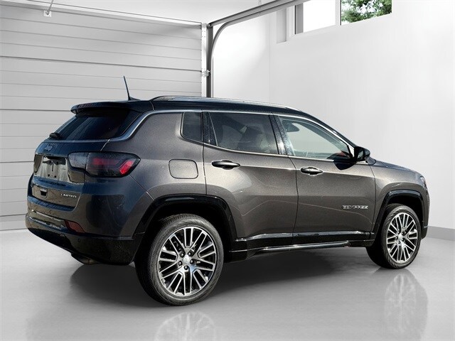 2022 Jeep Compass Limited photo 3