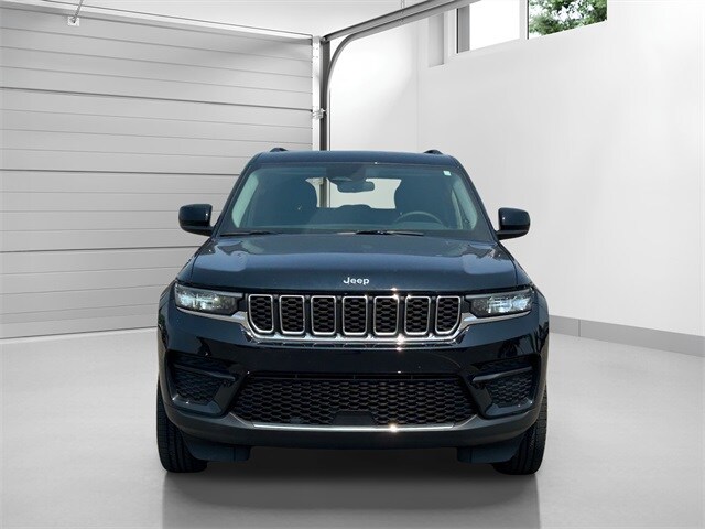2023 Jeep Grand Cherokee Laredo photo 2