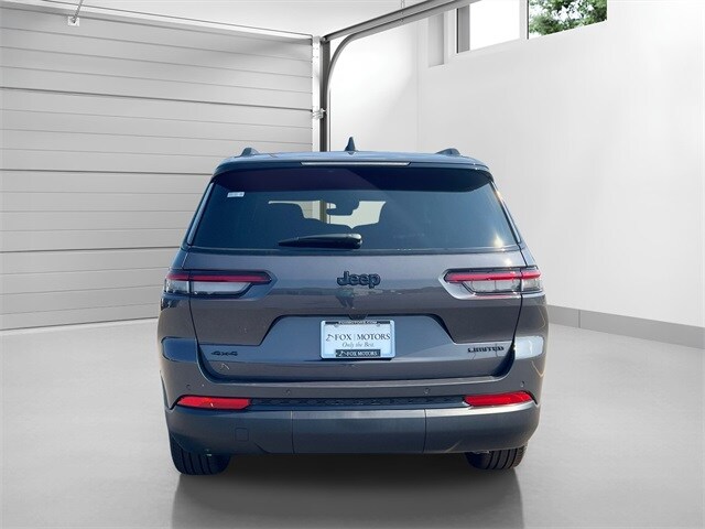 2025 Jeep Grand Cherokee Limited photo 3