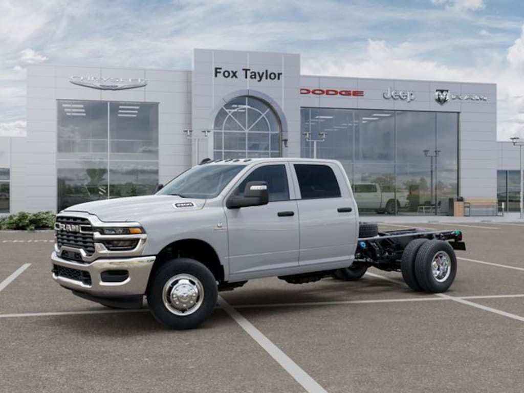 New 2026 Ram 3500 TRADESMAN CREW CAB CHASSIS 4X4 60' CA Pickup