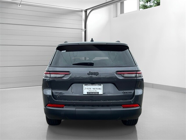2025 Jeep Grand Cherokee Limited photo 3