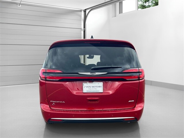 2026 Chrysler Pacifica photo 3