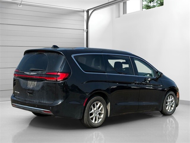 2021 Chrysler Pacifica Touring L photo 4