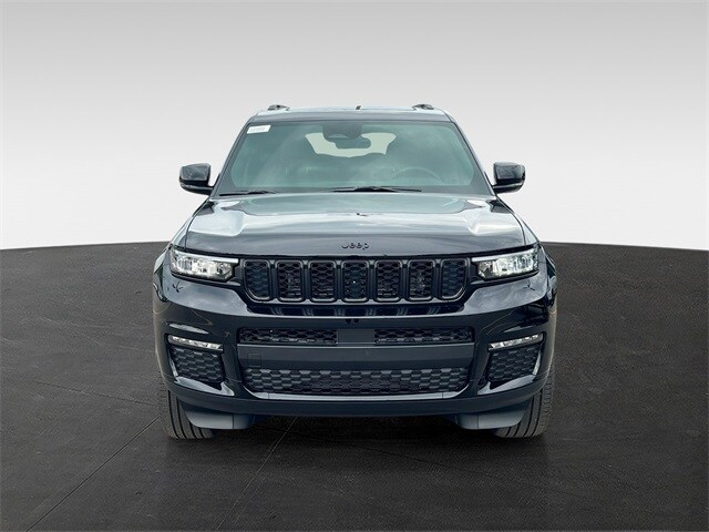 2025 Jeep Grand Cherokee Limited photo 2