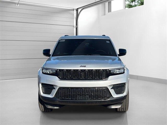 2025 Jeep Grand Cherokee Altitude photo 2