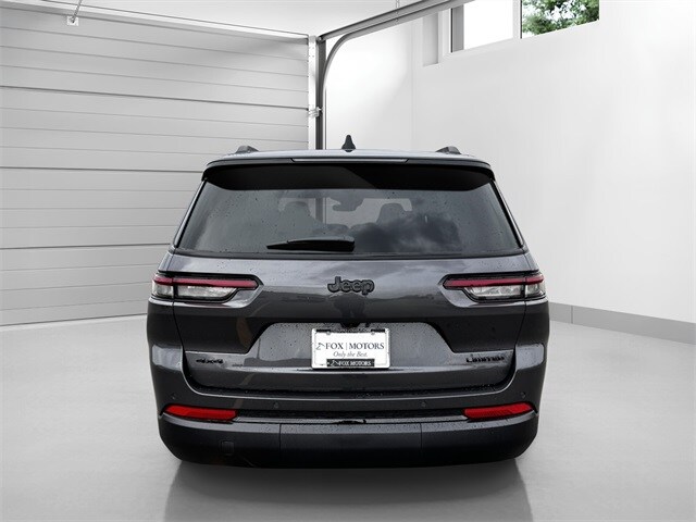 2025 Jeep Grand Cherokee Limited photo 3