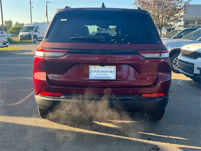 2025 Jeep Grand Cherokee Altitude photo 2