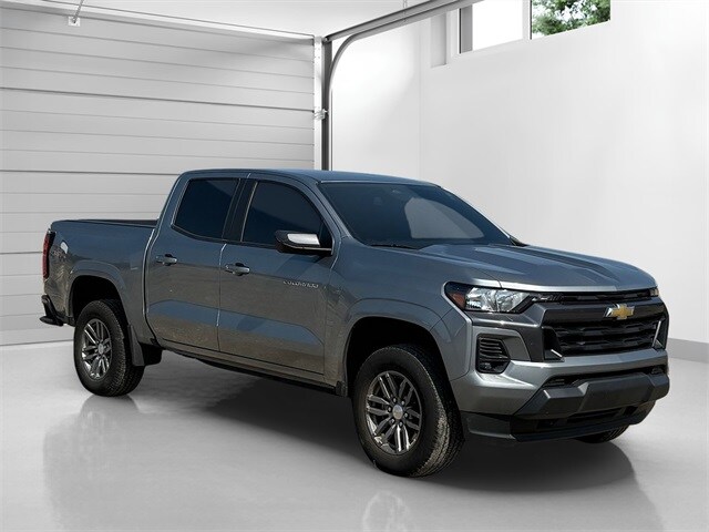 2023 Chevrolet Colorado LT photo 3
