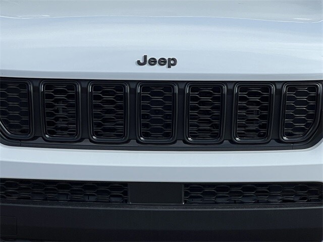 2025 Jeep Grand Cherokee Altitude photo 4