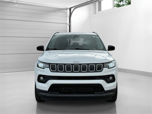 2022 Jeep Compass Latitude photo 2
