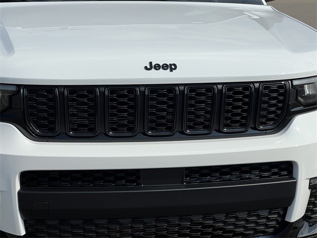 2025 Jeep Grand Cherokee Limited photo 2